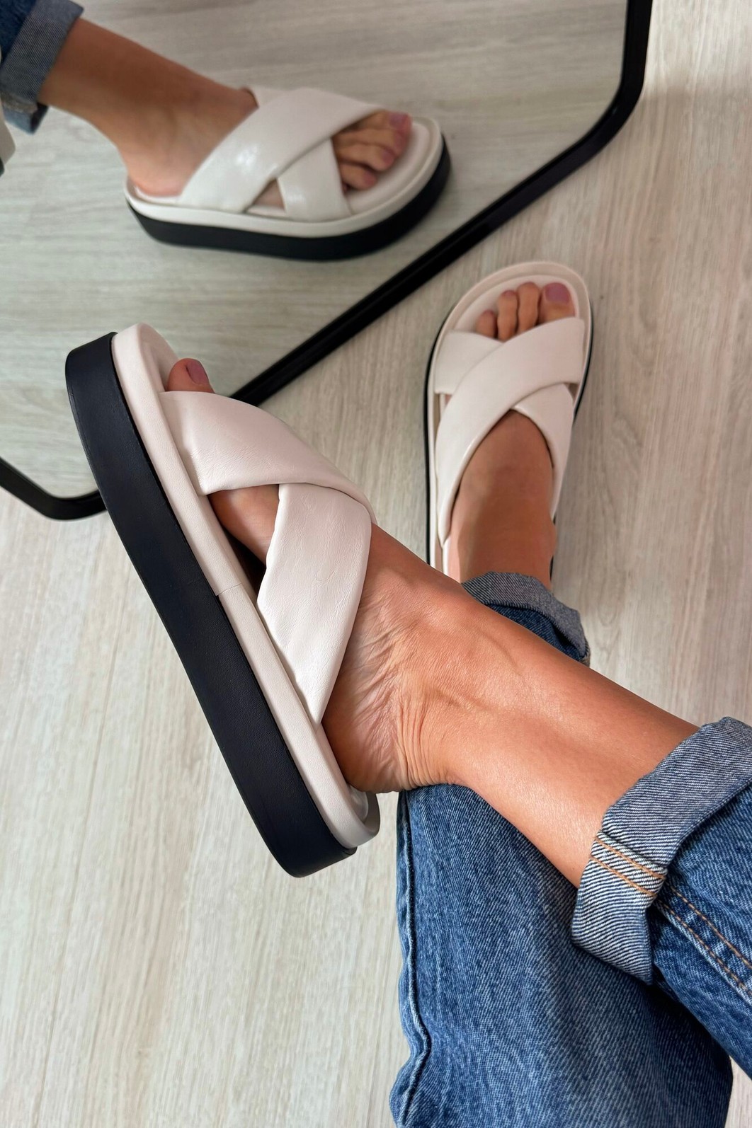 Flat Larissa Off-White Flat Larissa Off-White