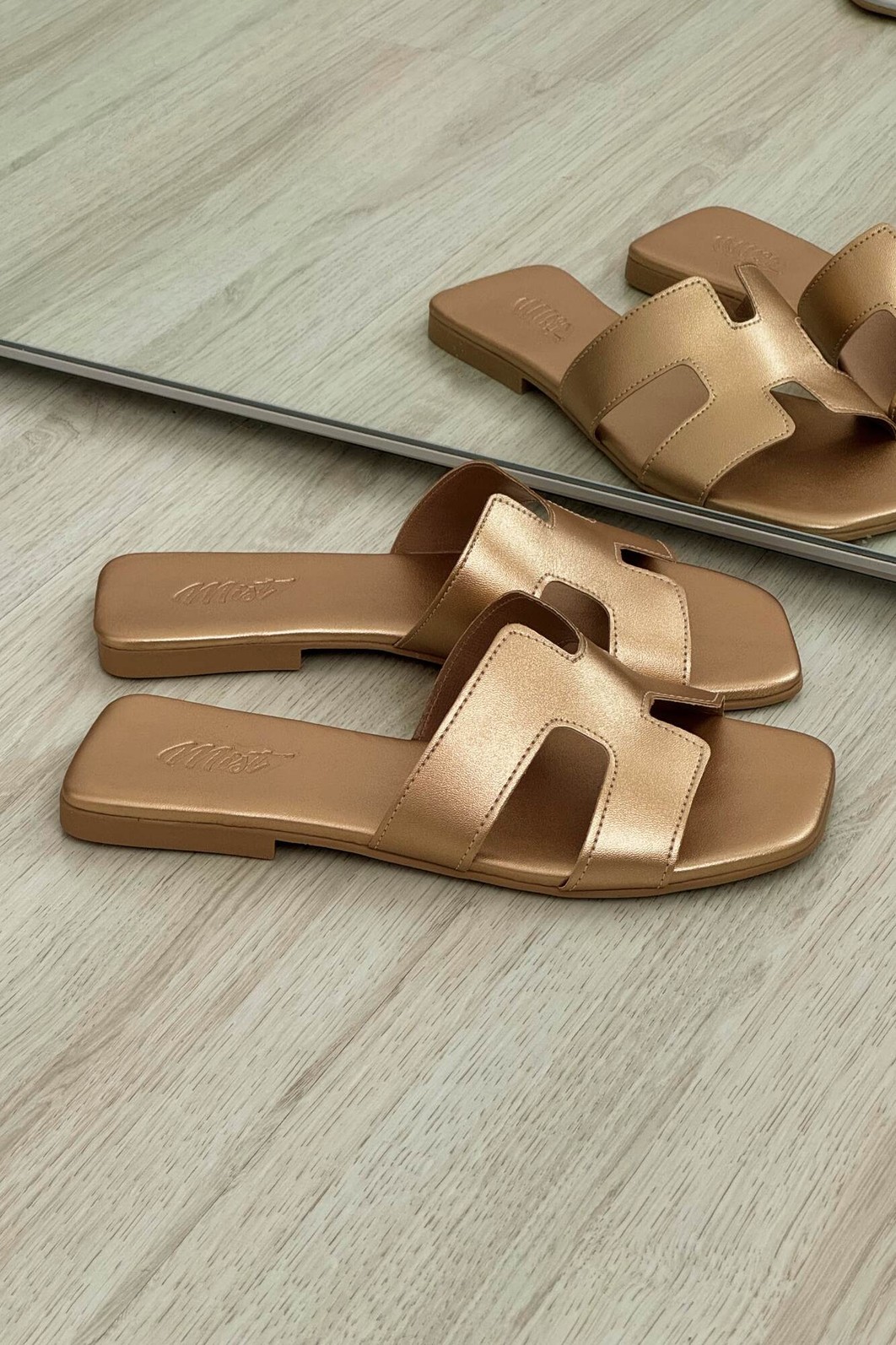 Flat Gigi Dourado Flat Gigi Dourado