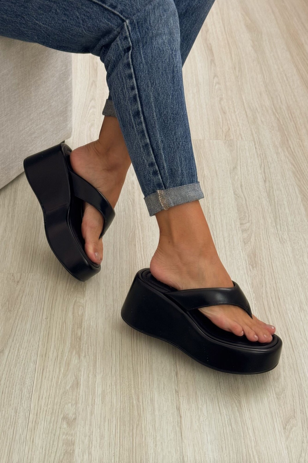 Flat Iza Preto Flat Iza Preto