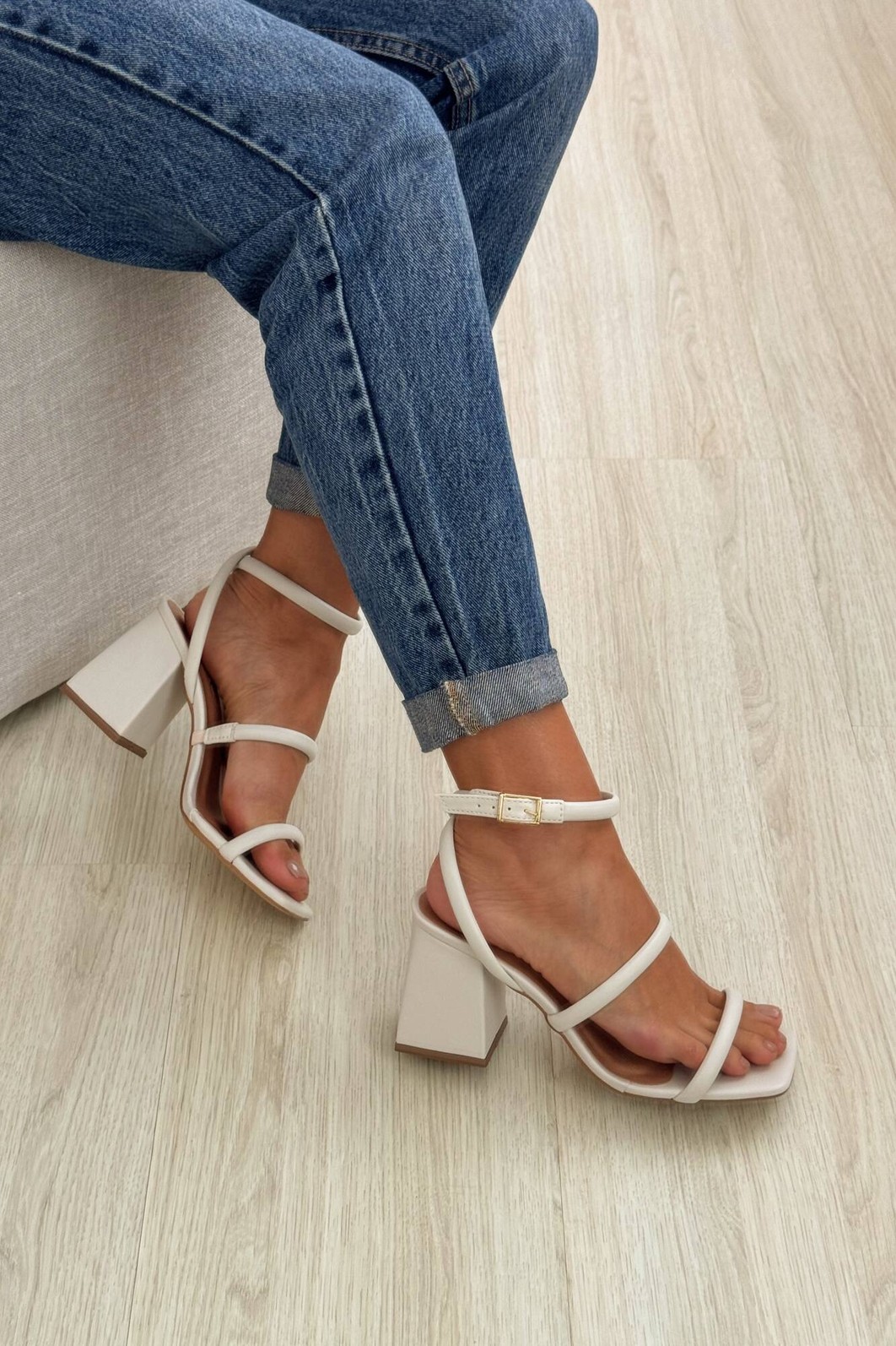 Sandália Tay Off-White Sandália Tay Off-White