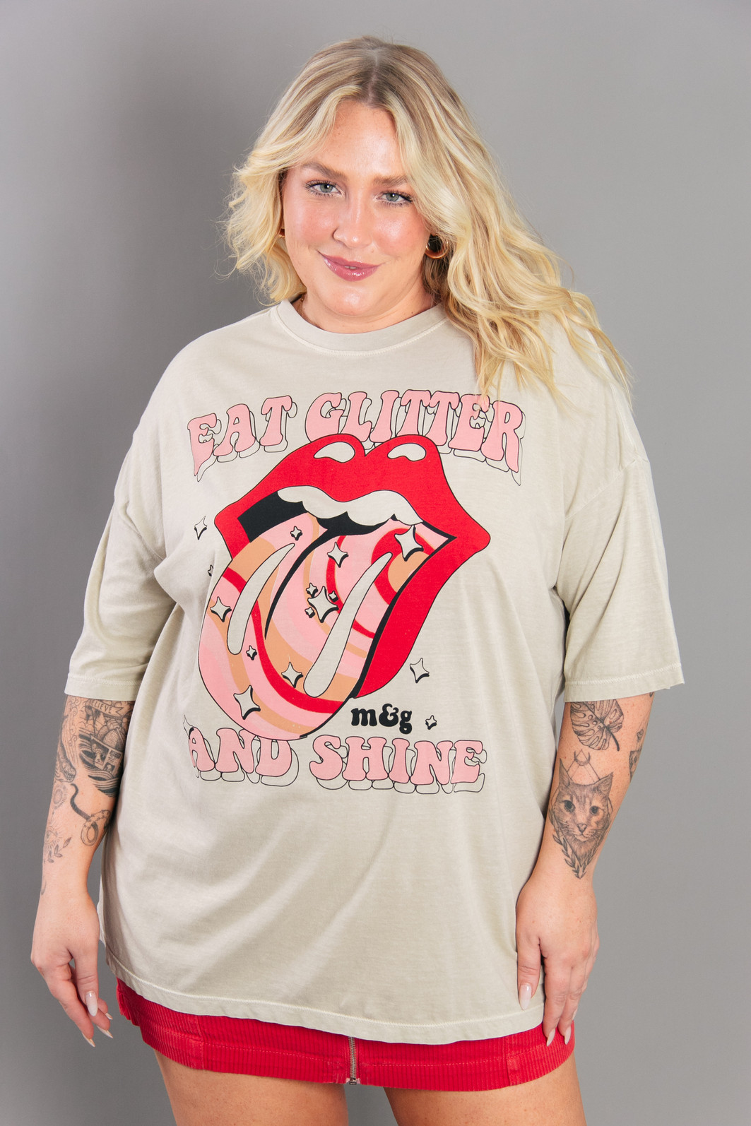 CAMISETA T-SHIRT OVERSIZED BEGE EAT GLITTER AND SHINE CAMISETA T-SHIRT OVERSIZED BEGE EAT GLITTER AND SHINE