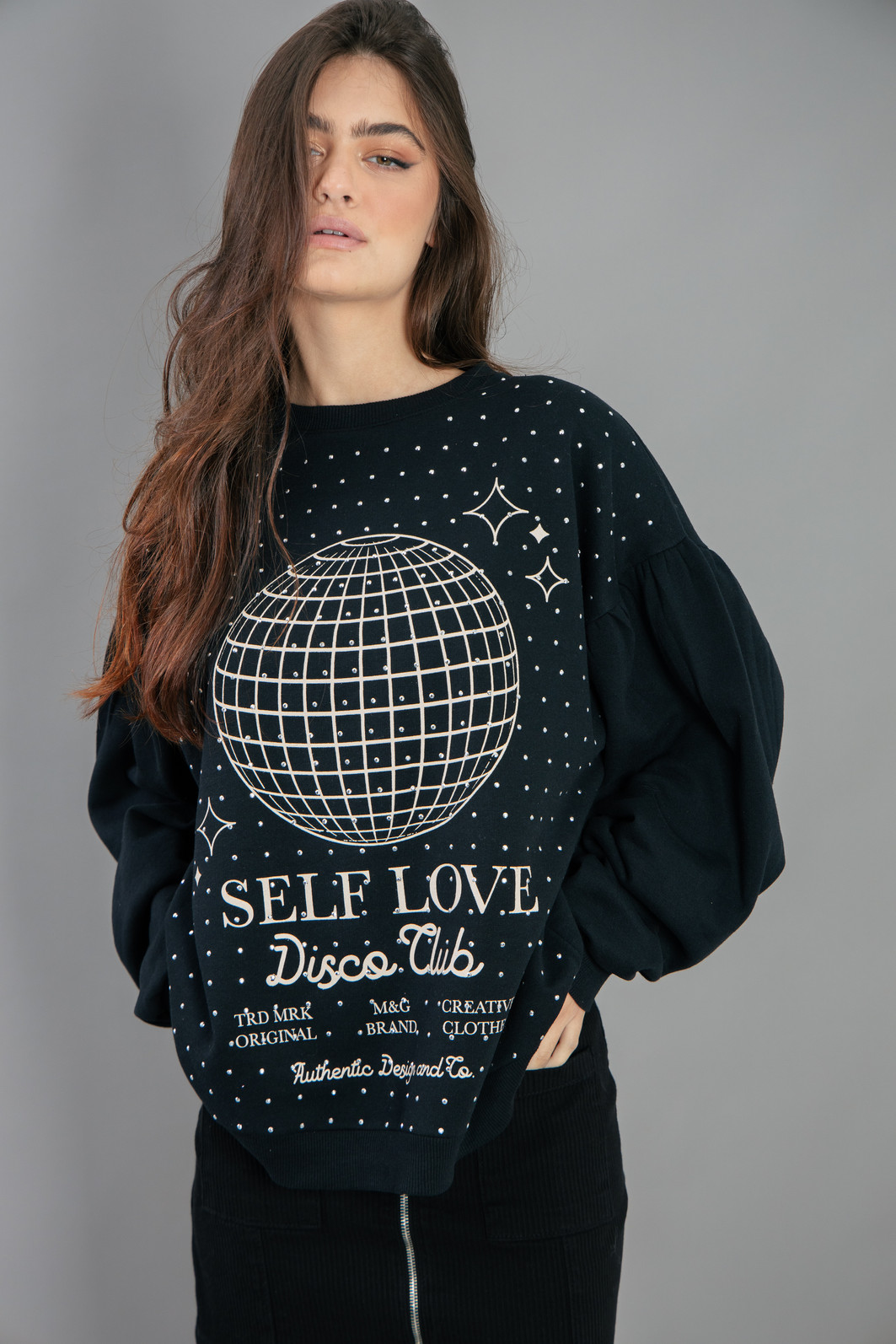 CASACO DE MOLETOM PRETO SELF LOVE COM TACHAS CASACO DE MOLETOM PRETO SELF LOVE COM TACHAS