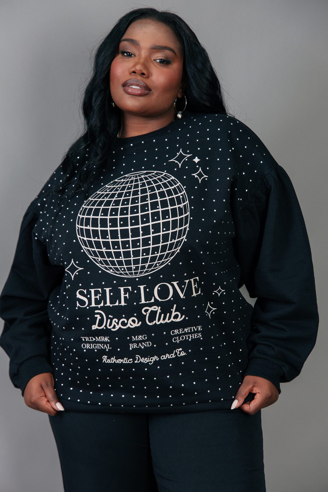 CASACO DE MOLETOM PRETO SELF LOVE COM TACHAS CASACO DE MOLETOM PRETO SELF LOVE COM TACHAS