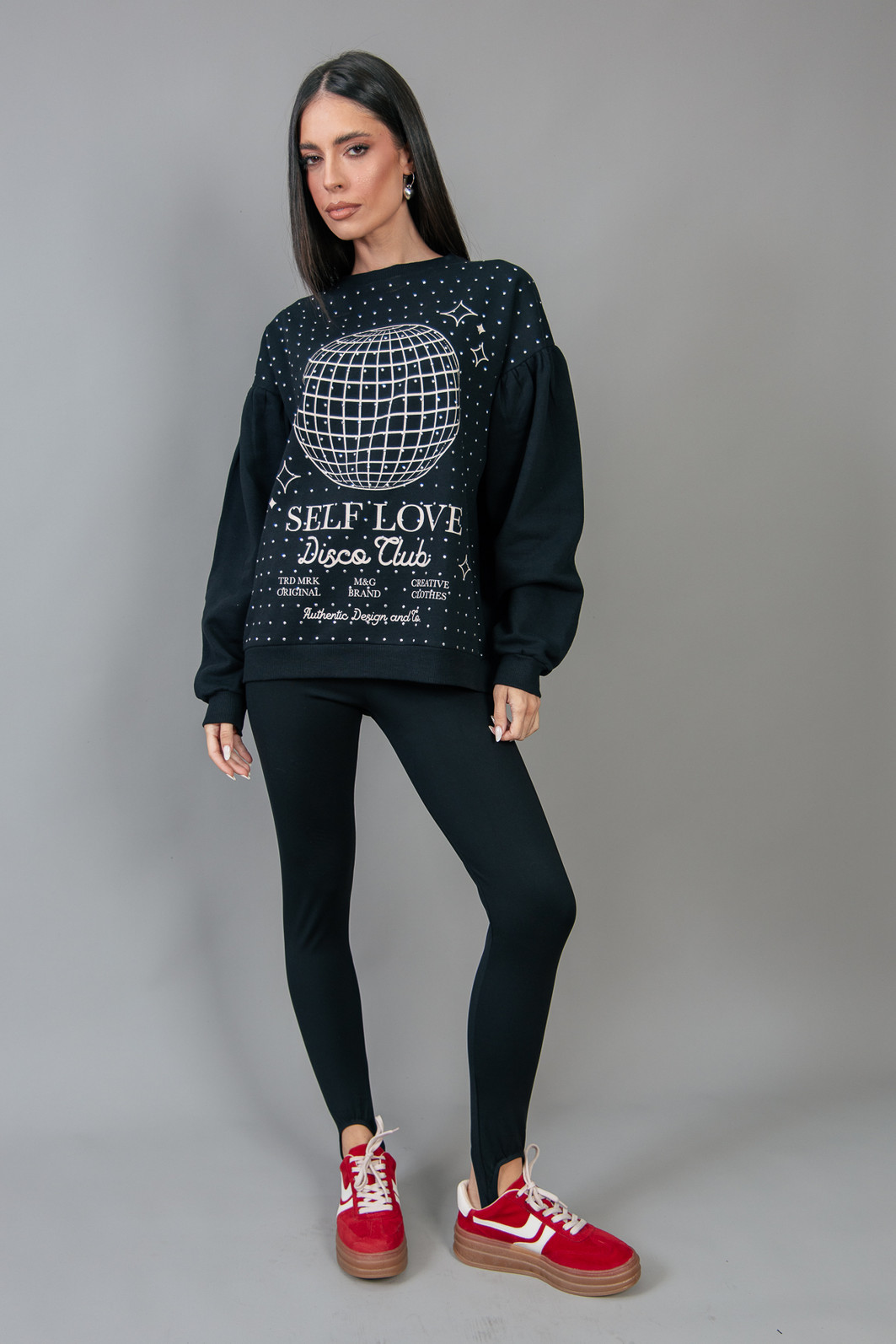 CASACO DE MOLETOM PRETO SELF LOVE COM TACHAS CASACO DE MOLETOM PRETO SELF LOVE COM TACHAS