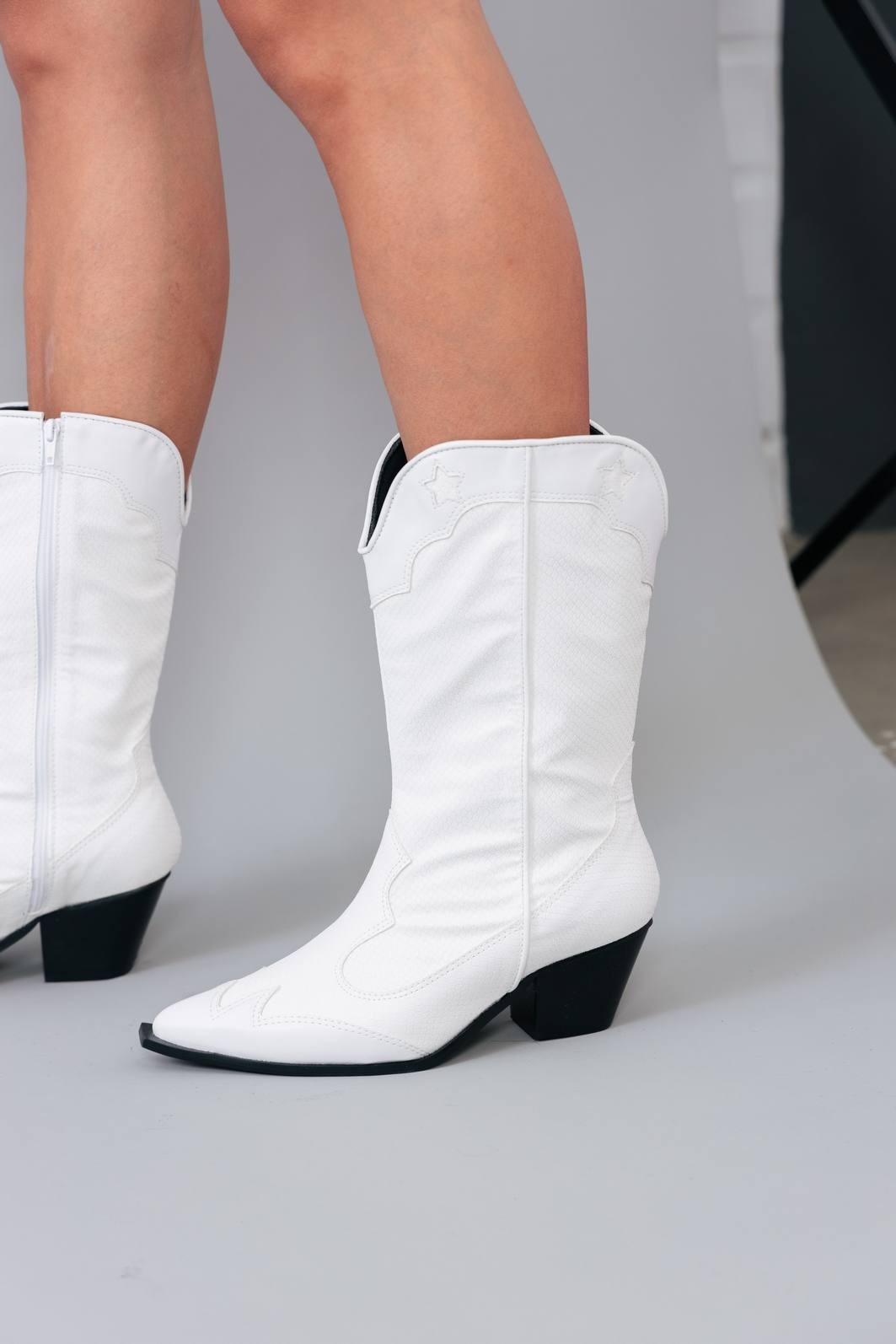 BOTA COUNTRY BORDADA BRANCA BOTA COUNTRY BORDADA BRANCA