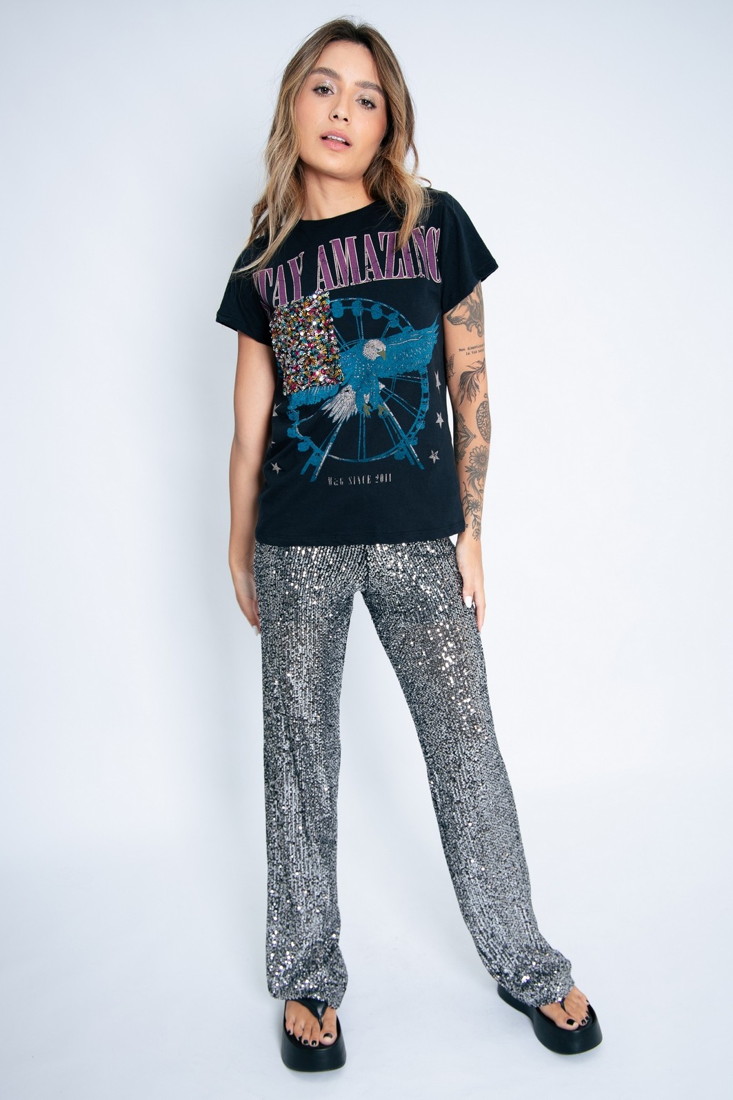 CAMISETA T-SHIRT PRETA STAY COM BOLSO PAETÊ DISCO CAMISETA T-SHIRT PRETA STAY COM BOLSO PAETÊ DISCO