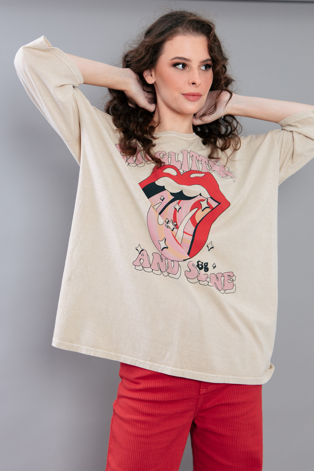 CAMISETA T-SHIRT OVERSIZED BEGE EAT GLITTER AND SHINE CAMISETA T-SHIRT OVERSIZED BEGE EAT GLITTER AND SHINE