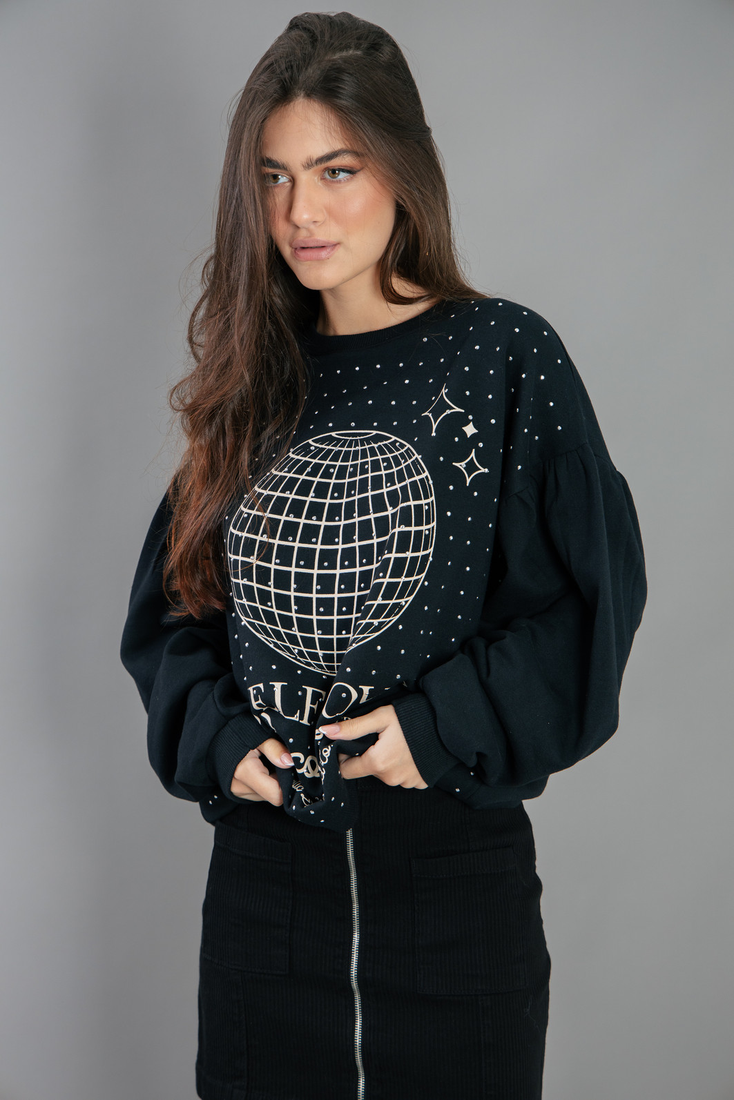 CASACO DE MOLETOM PRETO SELF LOVE COM TACHAS CASACO DE MOLETOM PRETO SELF LOVE COM TACHAS