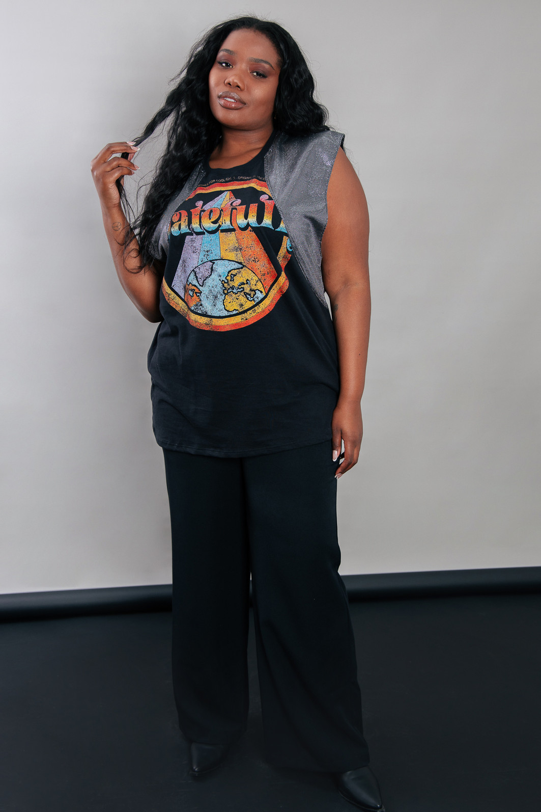 REGATA MACHÃO COM RECORTE OMBROS PRATA GRATEFULLY