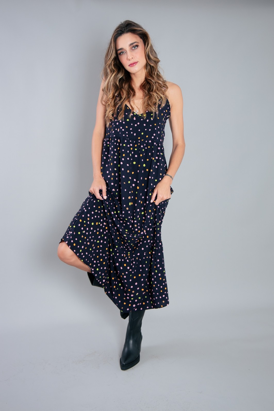 VESTIDO LONGO AMPLO DE ALCINHA POÁ COLORIDO VESTIDO LONGO AMPLO DE ALCINHA POÁ COLORIDO