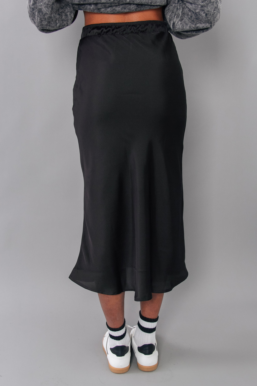 SAIA MIDI DE CETIM FASHIONISTA PRETA SAIA MIDI DE CETIM FASHIONISTA PRETA