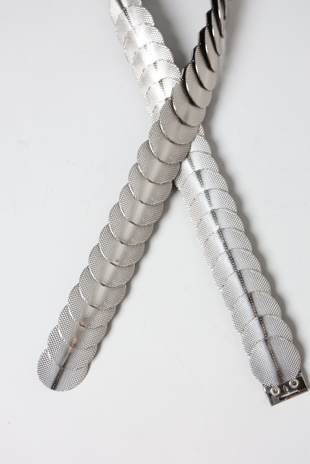 CINTO PRATA MOEDA TEXTURIZADO CINTO PRATA MOEDA TEXTURIZADO