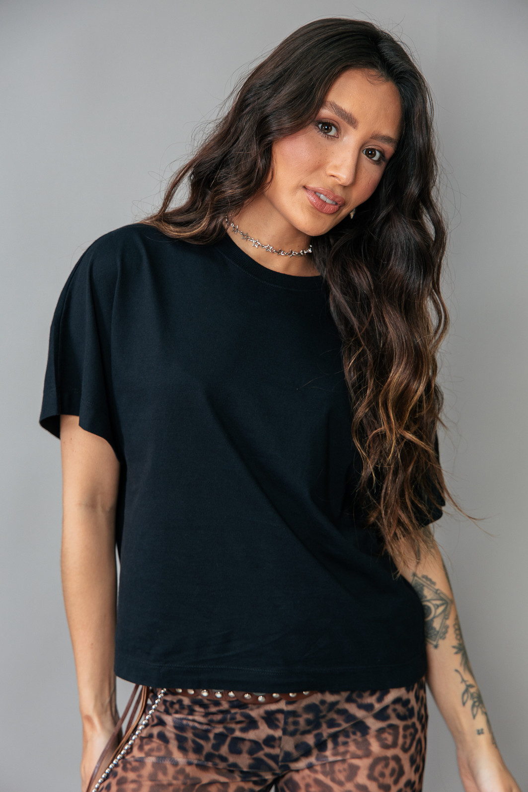 CAMISETA T-SHIRT FULLFIT PRETA BÁSICA CAMISETA T-SHIRT FULLFIT PRETA BÁSICA