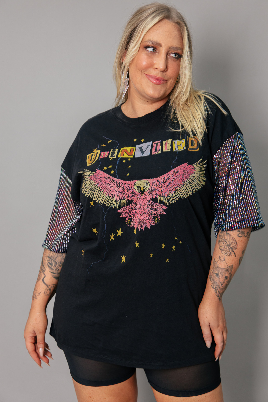 T-SHIRT VINTAGE MANGAS PAETÊS FURTACOR UNINVITED