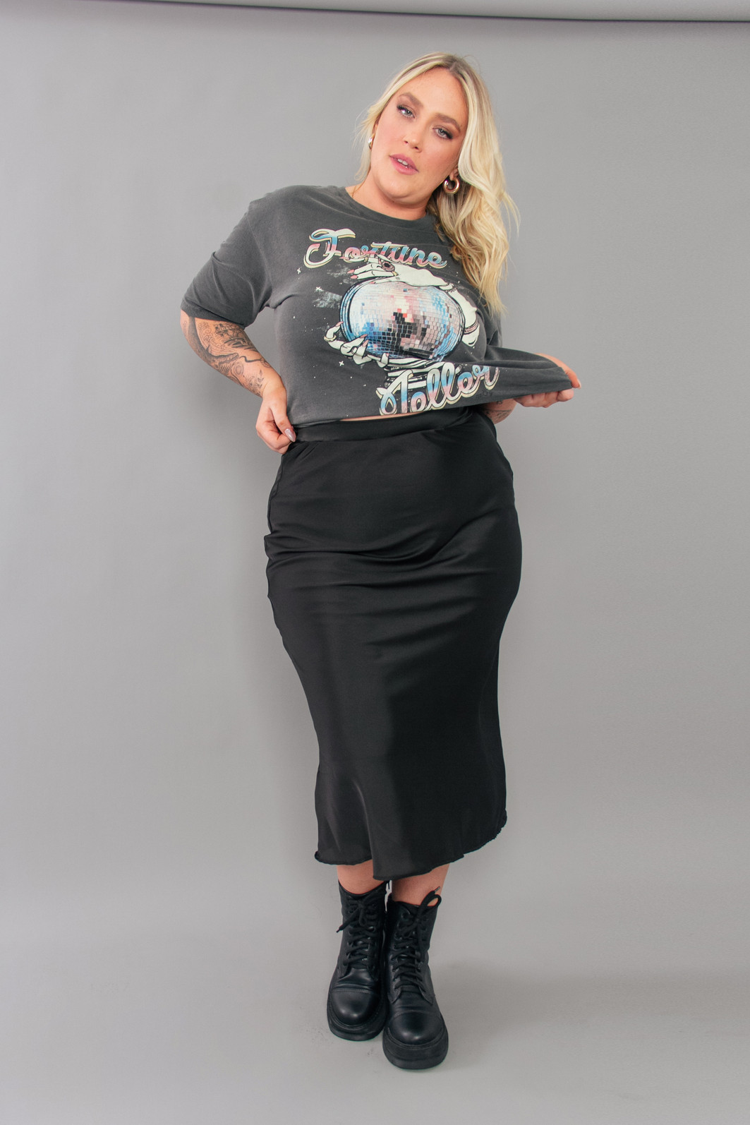 SAIA MIDI DE CETIM FASHIONISTA PRETA SAIA MIDI DE CETIM FASHIONISTA PRETA