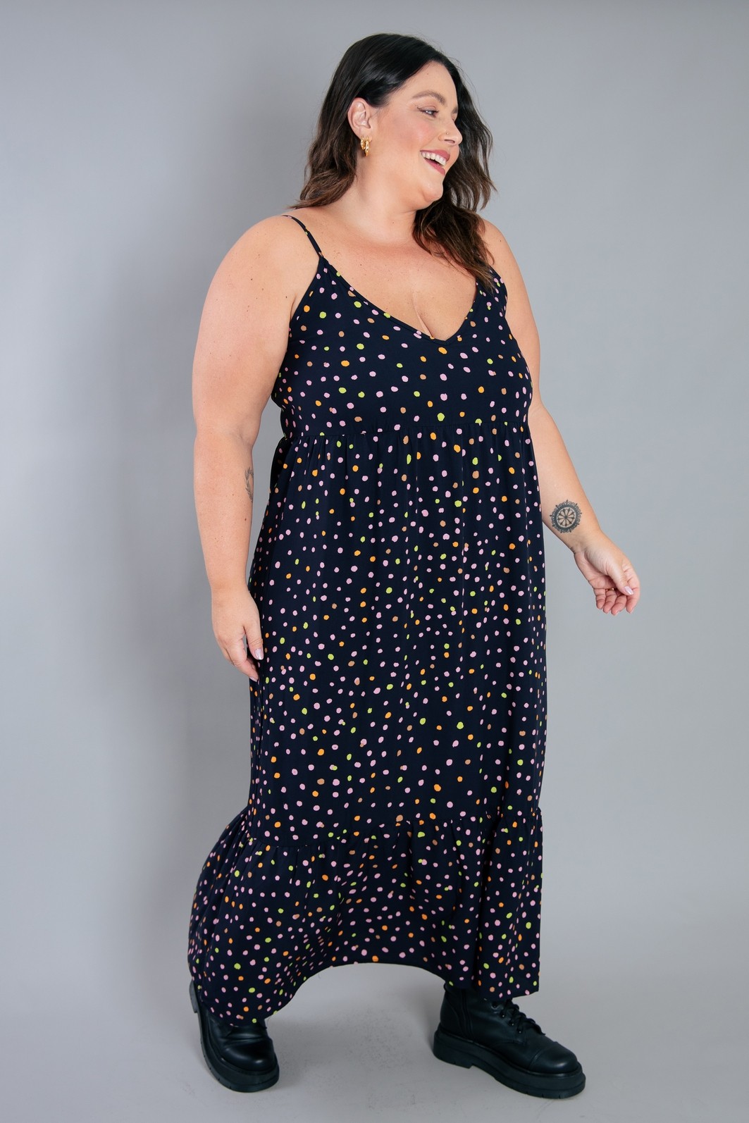 VESTIDO LONGO AMPLO DE ALCINHA POÁ COLORIDO VESTIDO LONGO AMPLO DE ALCINHA POÁ COLORIDO