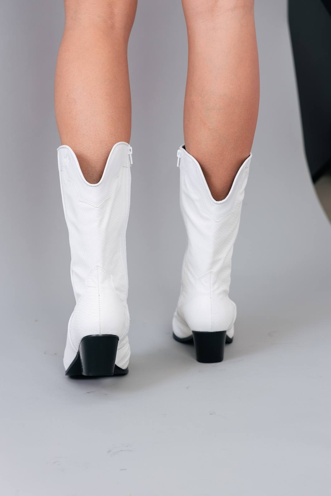 BOTA COUNTRY BORDADA BRANCA BOTA COUNTRY BORDADA BRANCA