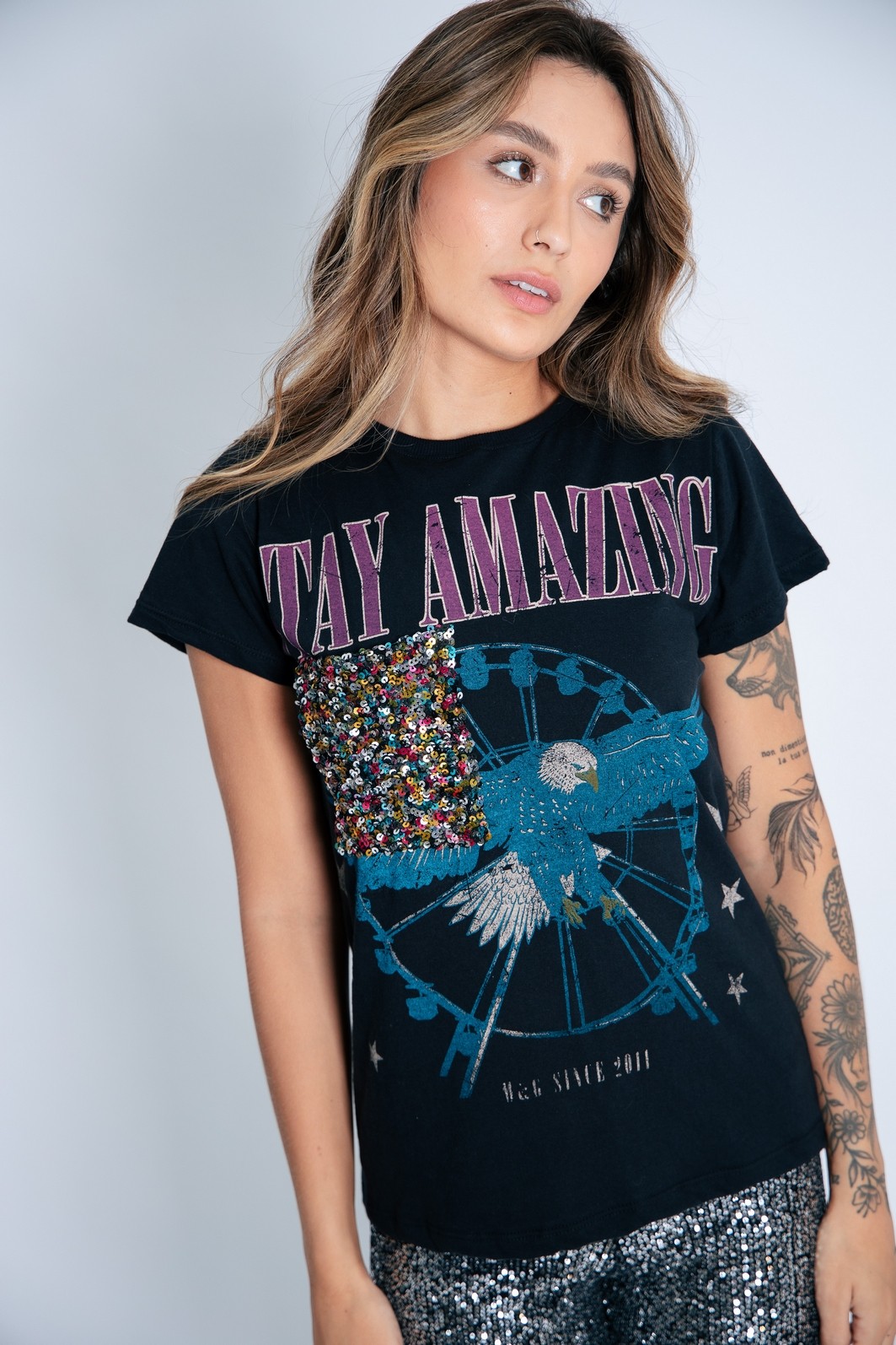 CAMISETA T-SHIRT PRETA STAY COM BOLSO PAETÊ DISCO CAMISETA T-SHIRT PRETA STAY COM BOLSO PAETÊ DISCO