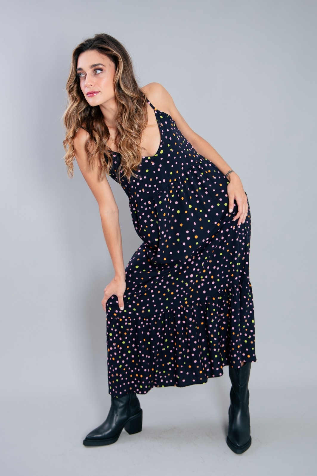 VESTIDO LONGO AMPLO DE ALCINHA POÁ COLORIDO VESTIDO LONGO AMPLO DE ALCINHA POÁ COLORIDO