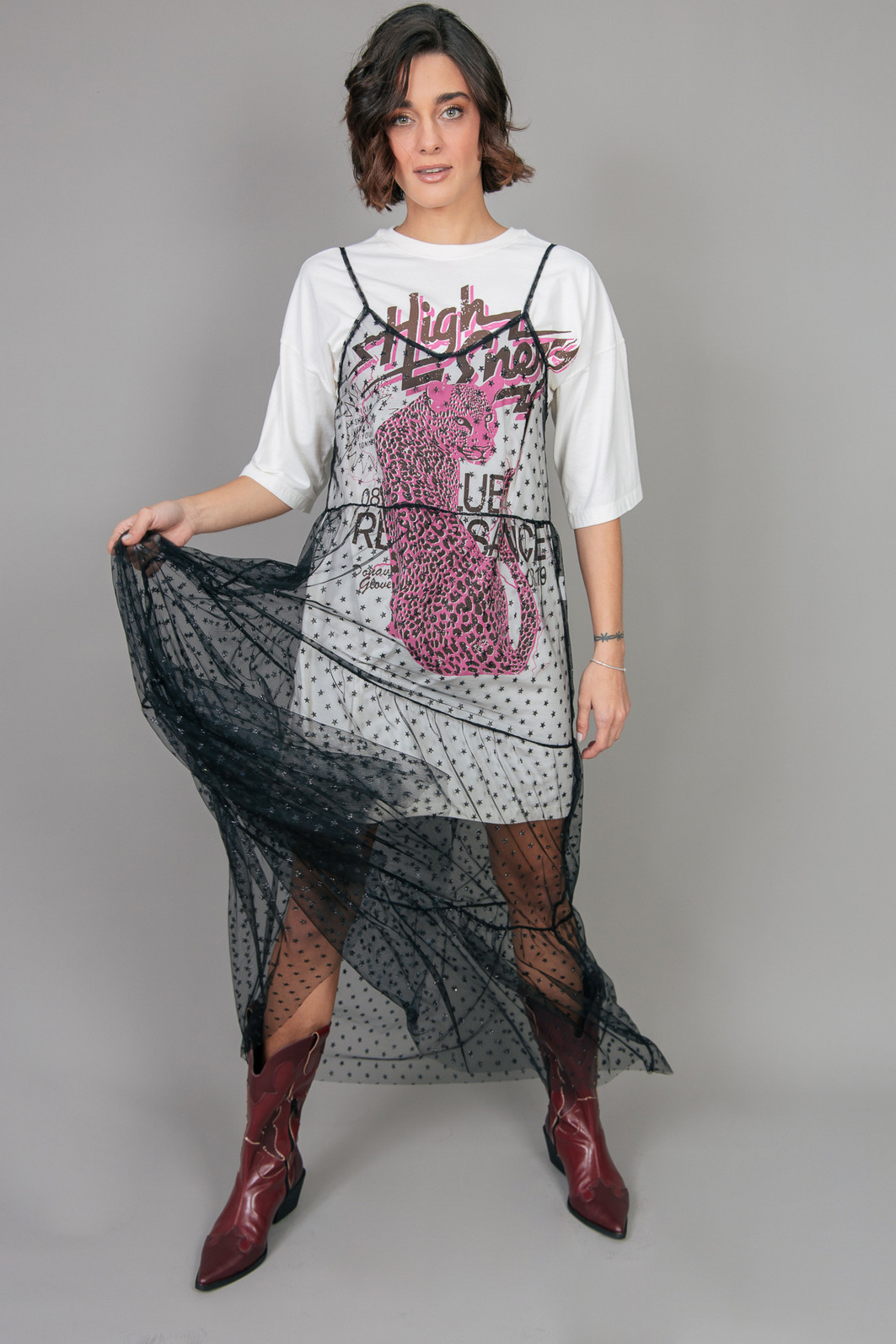 VESTIDO DE ALCINHA EM TULE PRETO COM ESTRELINHAS PEQUENAS VESTIDO DE ALCINHA EM TULE PRETO COM ESTRELINHAS PEQUENAS