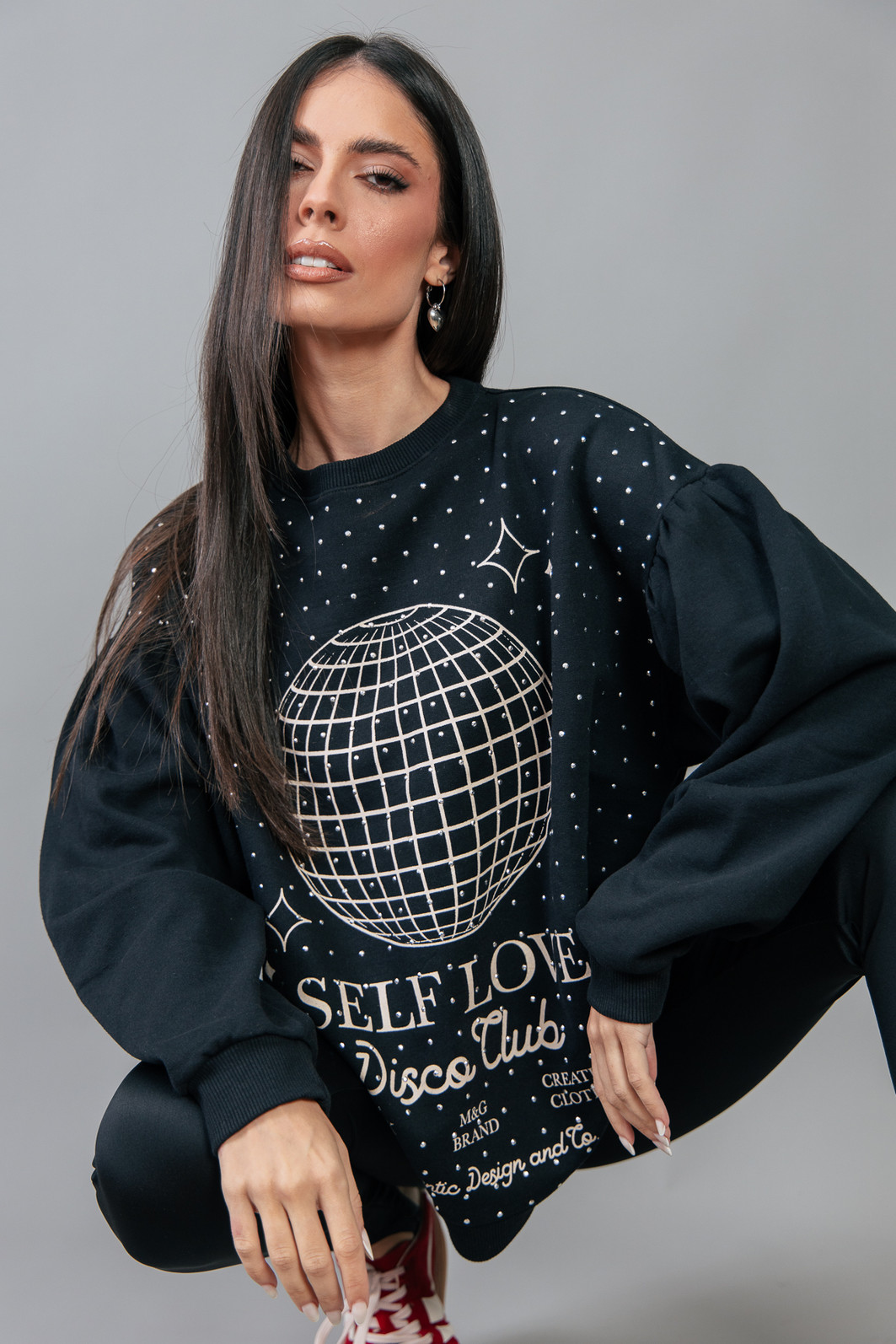 CASACO DE MOLETOM PRETO SELF LOVE COM TACHAS CASACO DE MOLETOM PRETO SELF LOVE COM TACHAS