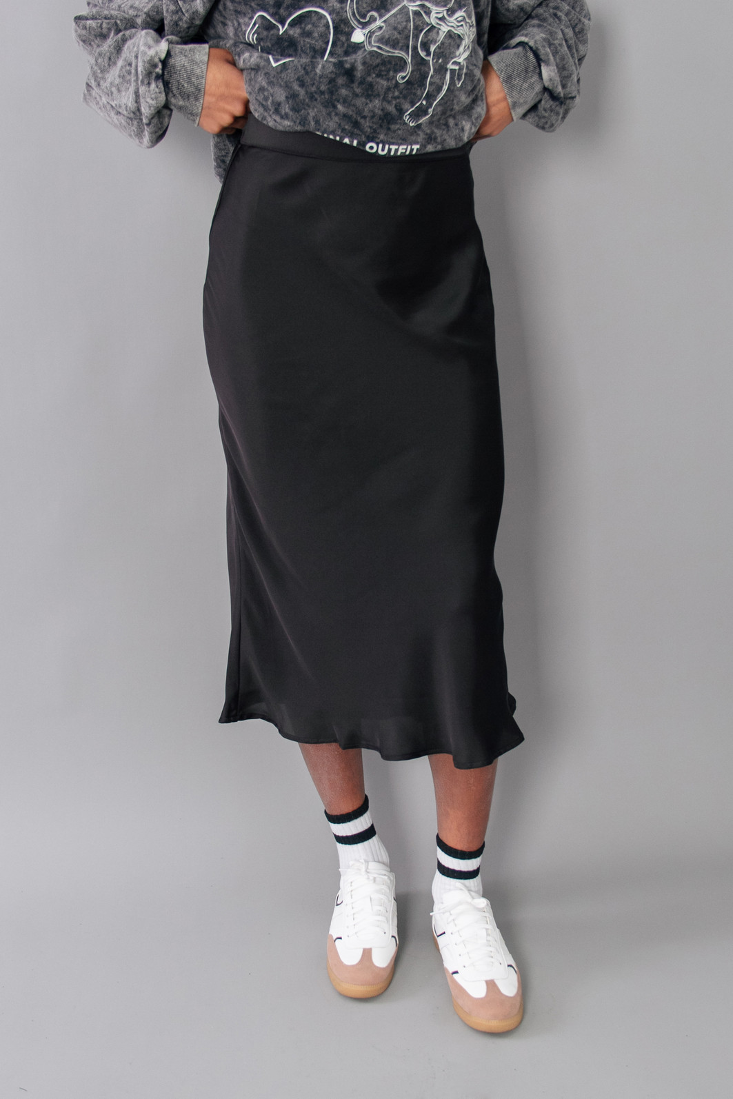 SAIA MIDI DE CETIM FASHIONISTA PRETA SAIA MIDI DE CETIM FASHIONISTA PRETA