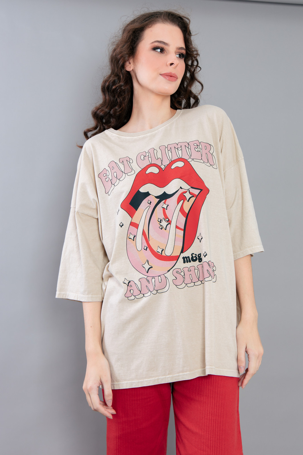CAMISETA T-SHIRT OVERSIZED BEGE EAT GLITTER AND SHINE CAMISETA T-SHIRT OVERSIZED BEGE EAT GLITTER AND SHINE