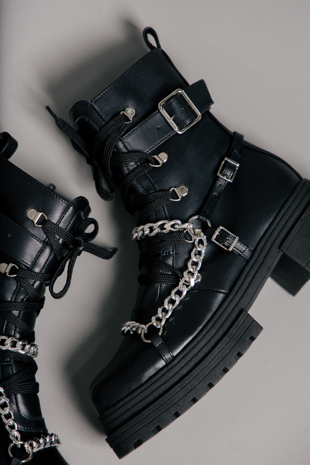 COTURNO COM FIVELAS E CORRENTES COTURNO COM FIVELAS E CORRENTES