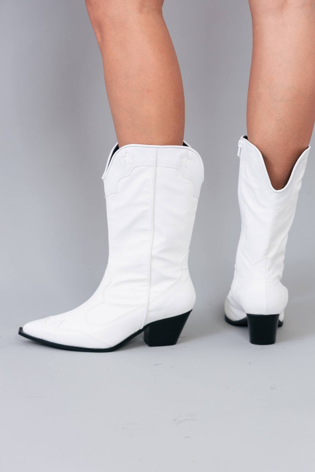 BOTA COUNTRY BORDADA BRANCA BOTA COUNTRY BORDADA BRANCA