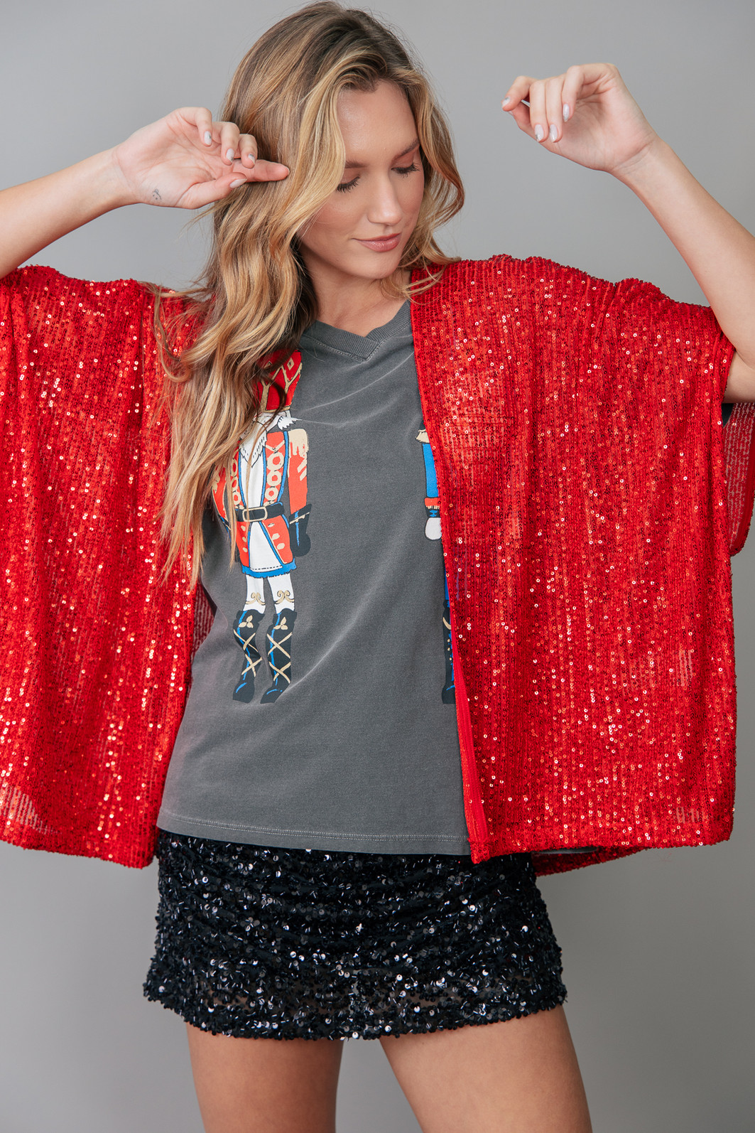 KIMONO AMPLO DE PAETÊ VERMELHO COM BORDADO MOUTH KIMONO AMPLO DE PAETÊ VERMELHO COM BORDADO MOUTH