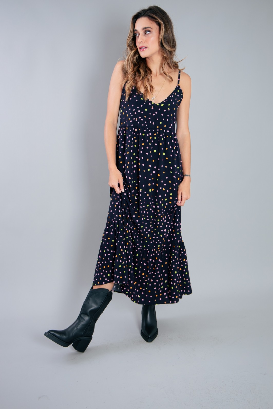 VESTIDO LONGO AMPLO DE ALCINHA POÁ COLORIDO VESTIDO LONGO AMPLO DE ALCINHA POÁ COLORIDO