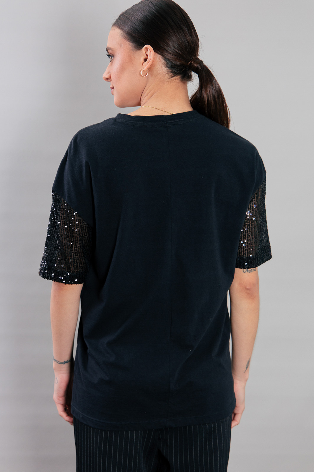 CAMISETA T-SHIRT VINTAGE PRETA COM MANGAS PAETÊS BEST