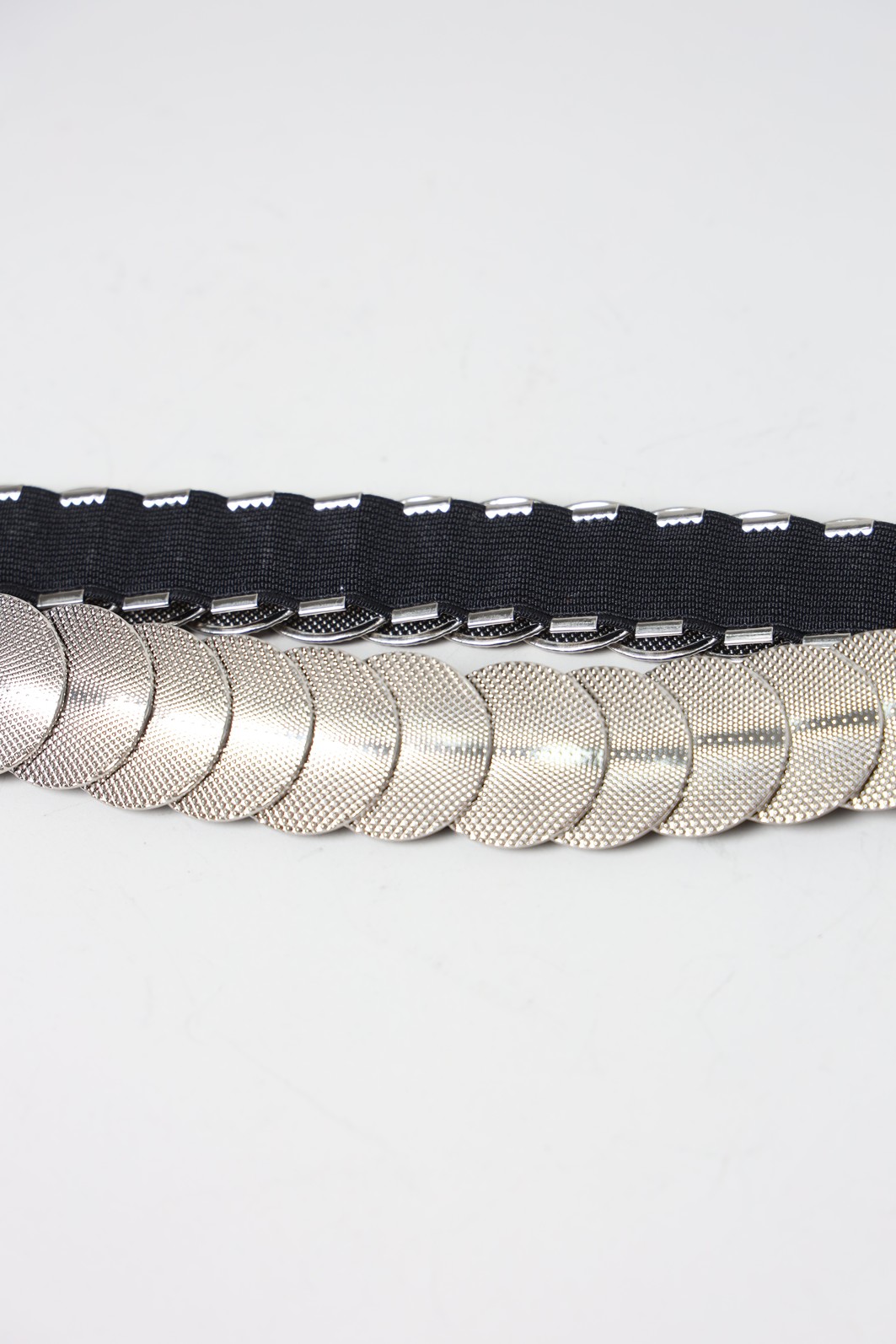 CINTO PRATA MOEDA TEXTURIZADO CINTO PRATA MOEDA TEXTURIZADO