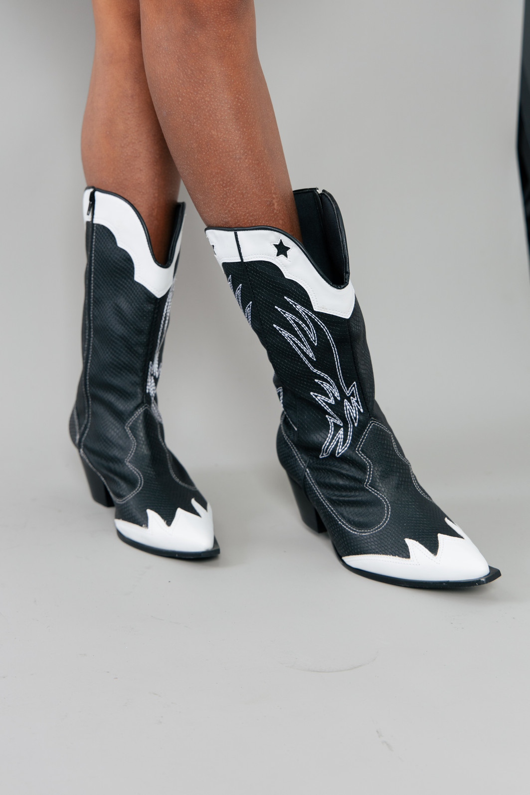 BOTA COUNTRY BORDADA P&B PRETA