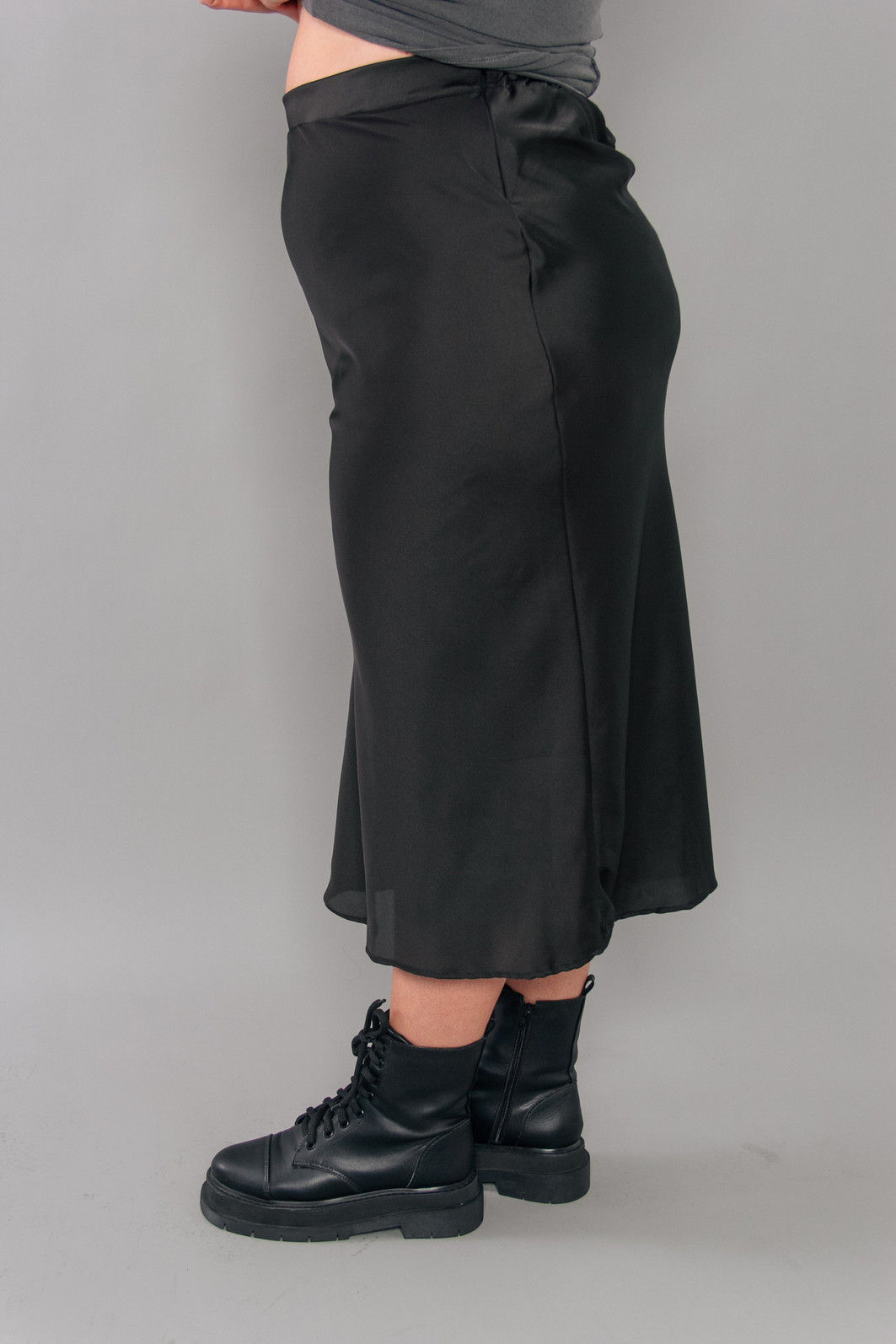 SAIA MIDI DE CETIM FASHIONISTA PRETA SAIA MIDI DE CETIM FASHIONISTA PRETA