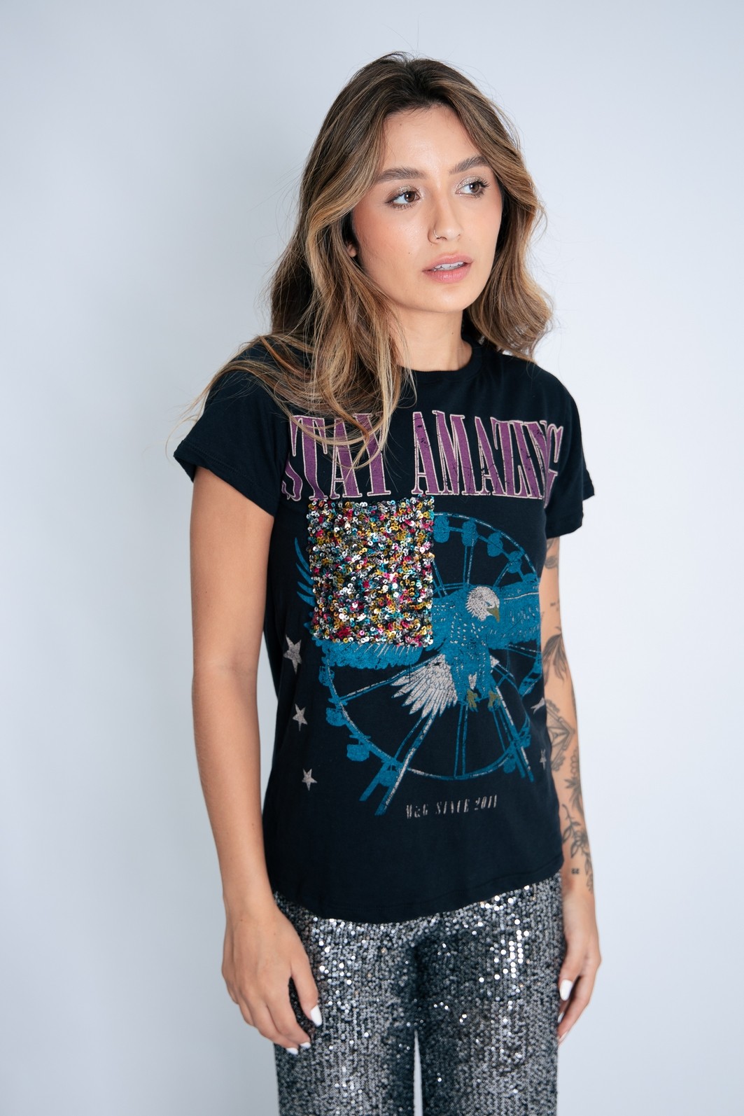 CAMISETA T-SHIRT PRETA STAY COM BOLSO PAETÊ DISCO CAMISETA T-SHIRT PRETA STAY COM BOLSO PAETÊ DISCO