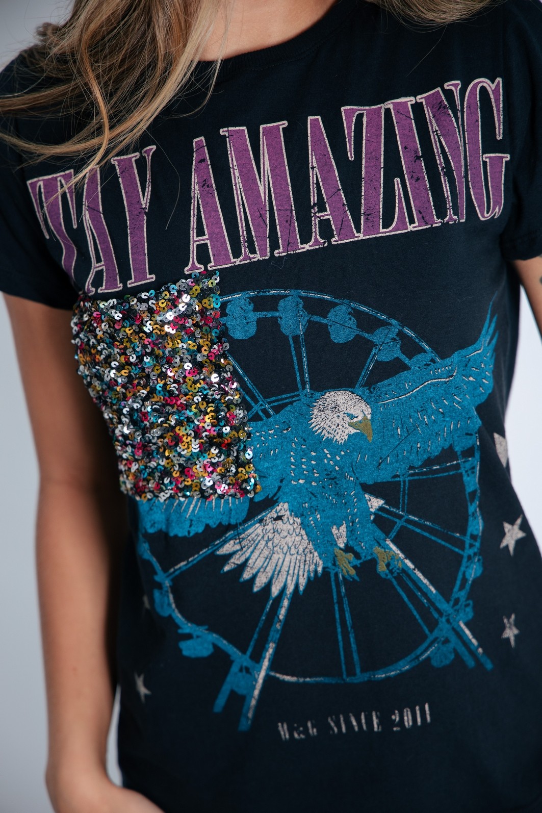 CAMISETA T-SHIRT PRETA STAY COM BOLSO PAETÊ DISCO CAMISETA T-SHIRT PRETA STAY COM BOLSO PAETÊ DISCO