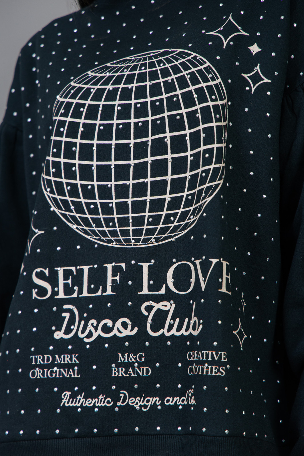 CASACO DE MOLETOM PRETO SELF LOVE COM TACHAS CASACO DE MOLETOM PRETO SELF LOVE COM TACHAS