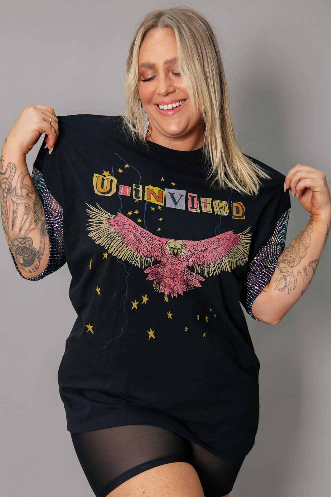 T-SHIRT VINTAGE MANGAS PAETÊS FURTACOR UNINVITED