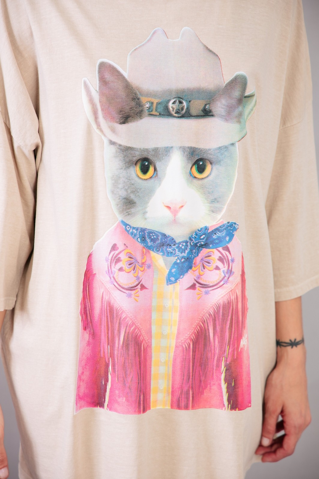 CAMISETA T-SHIRT OVERSIZED BEGE CAT COWBOY CAMISETA T-SHIRT OVERSIZED BEGE CAT COWBOY