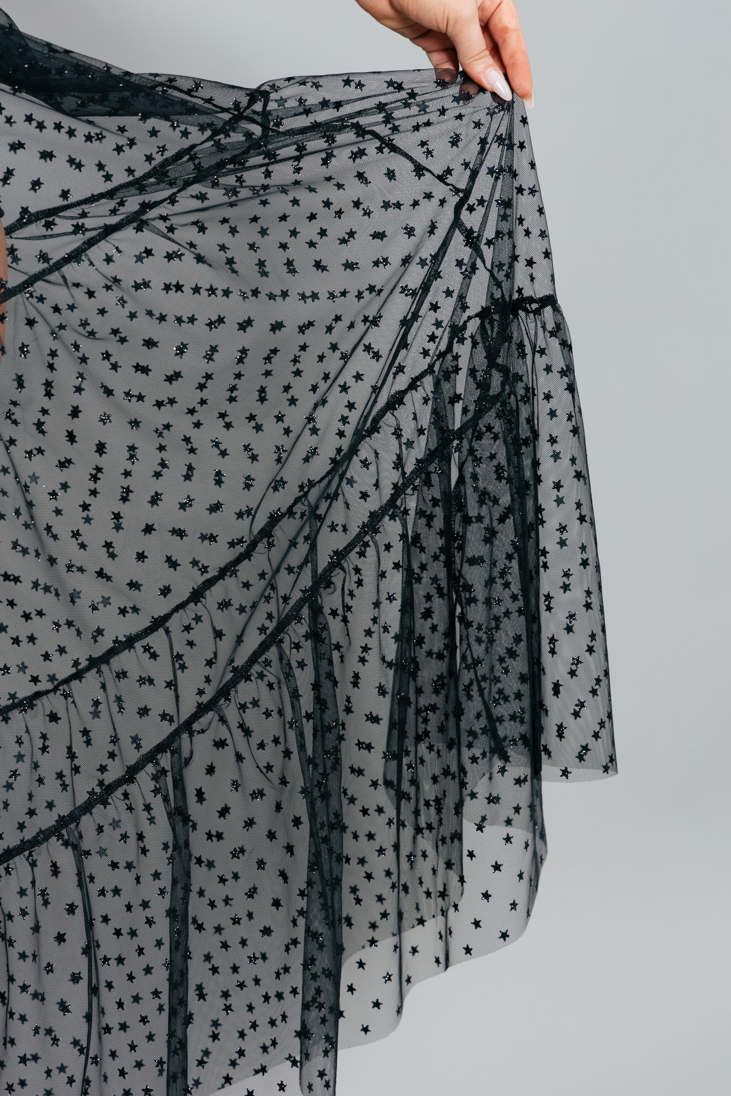 VESTIDO DE ALCINHA EM TULE PRETO COM ESTRELINHAS PEQUENAS VESTIDO DE ALCINHA EM TULE PRETO COM ESTRELINHAS PEQUENAS