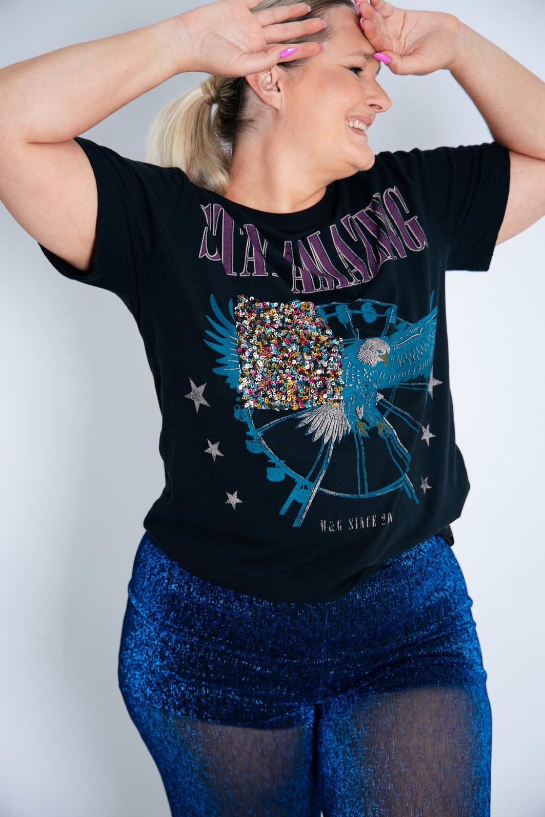 CAMISETA T-SHIRT PRETA STAY COM BOLSO PAETÊ DISCO CAMISETA T-SHIRT PRETA STAY COM BOLSO PAETÊ DISCO