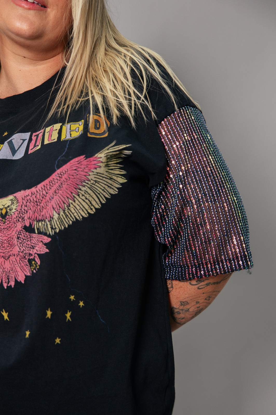 T-SHIRT VINTAGE MANGAS PAETÊS FURTACOR UNINVITED