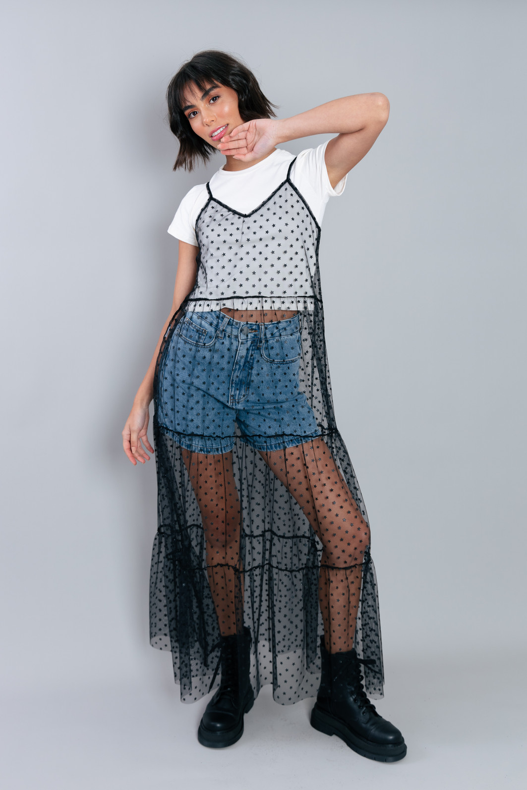 VESTIDO DE ALCINHA EM TULE PRETO COM ESTRELINHAS PEQUENAS VESTIDO DE ALCINHA EM TULE PRETO COM ESTRELINHAS PEQUENAS