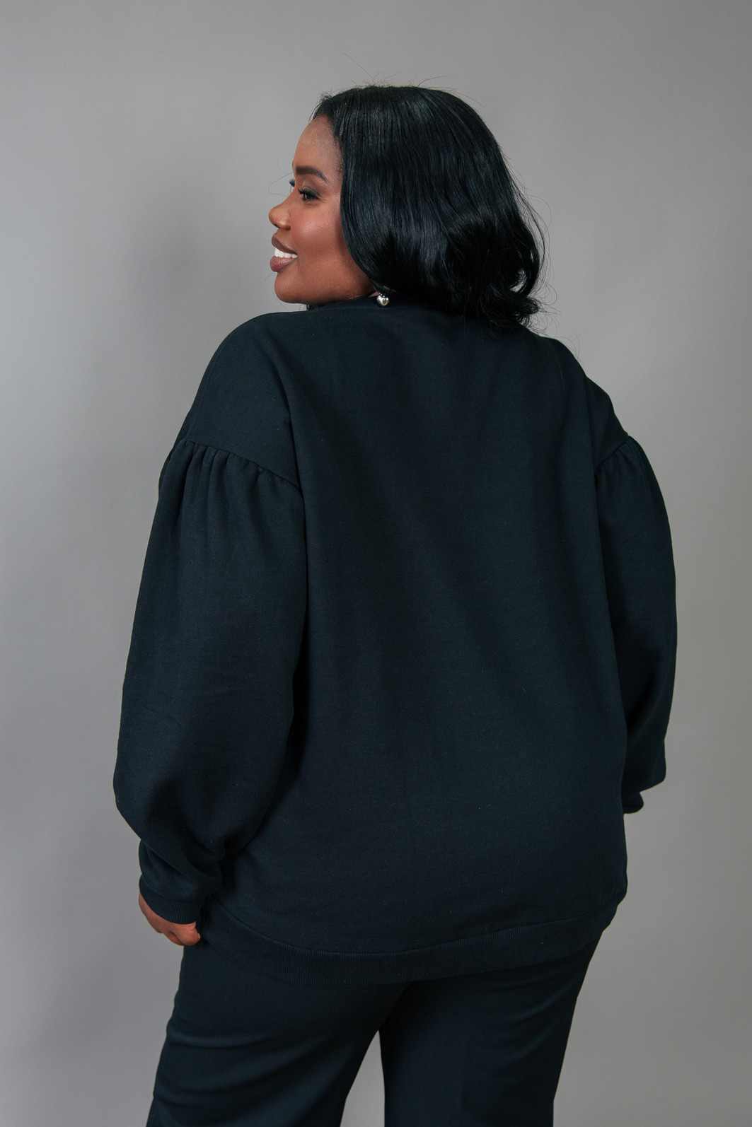 CASACO DE MOLETOM PRETO SELF LOVE COM TACHAS CASACO DE MOLETOM PRETO SELF LOVE COM TACHAS