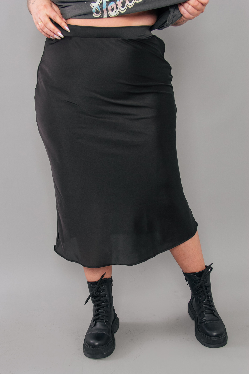 SAIA MIDI DE CETIM FASHIONISTA PRETA SAIA MIDI DE CETIM FASHIONISTA PRETA