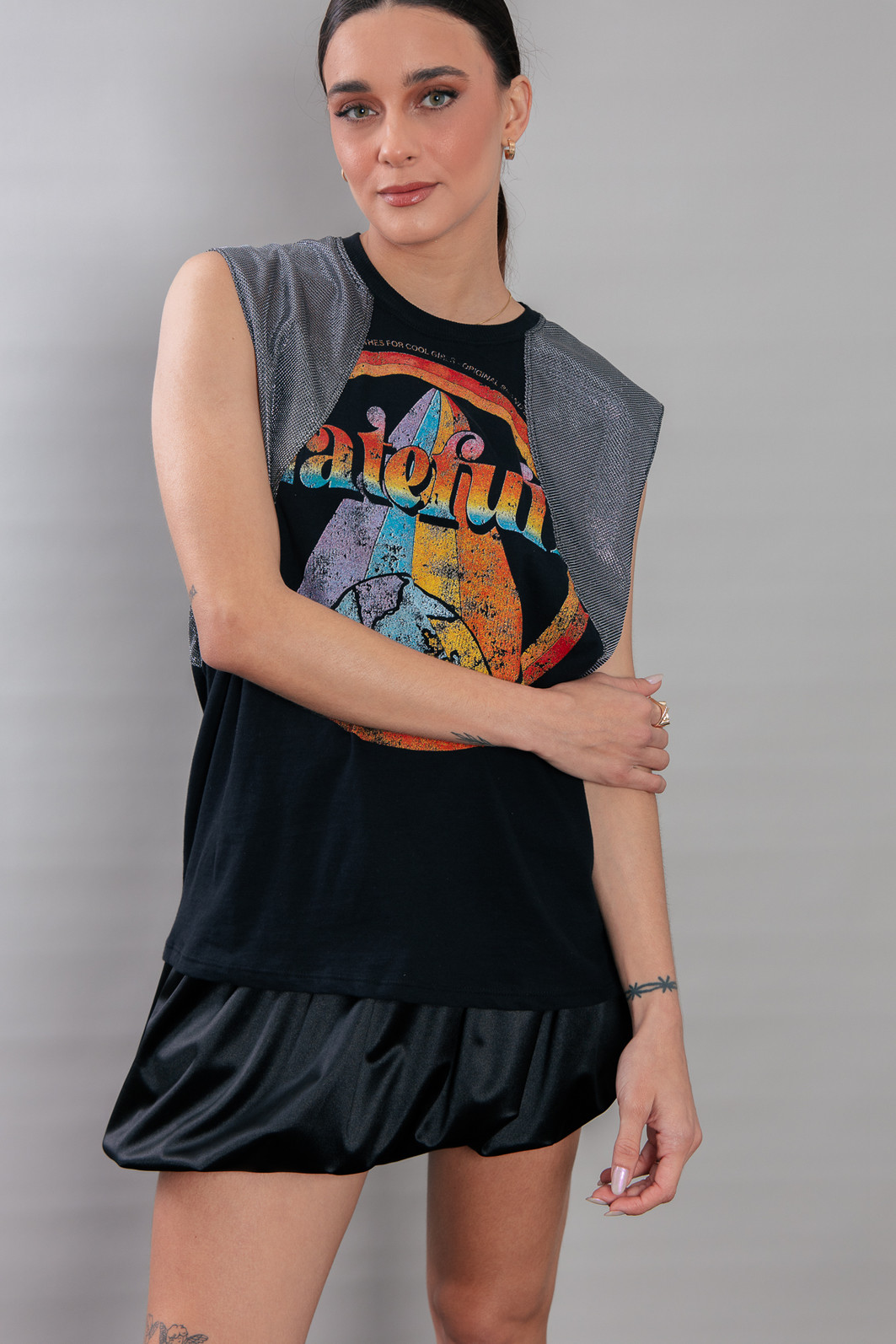 REGATA MACHÃO COM RECORTE OMBROS PRATA GRATEFULLY