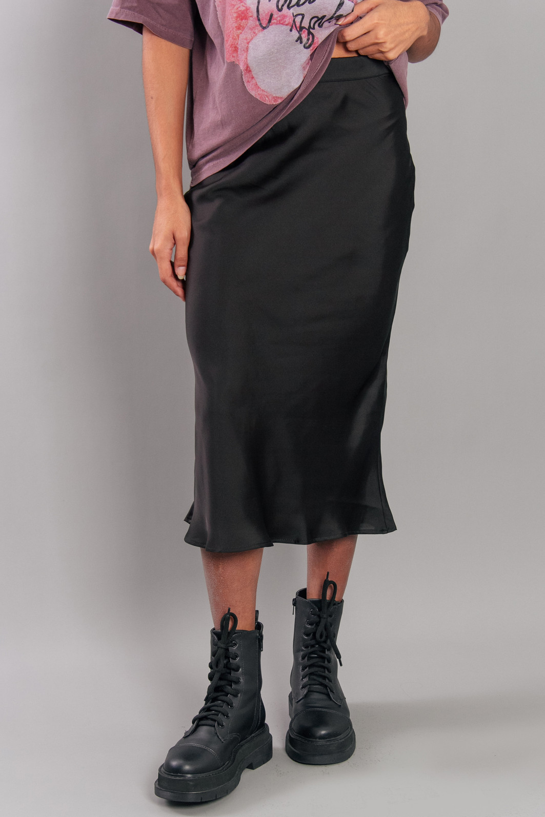 SAIA MIDI DE CETIM FASHIONISTA PRETA SAIA MIDI DE CETIM FASHIONISTA PRETA