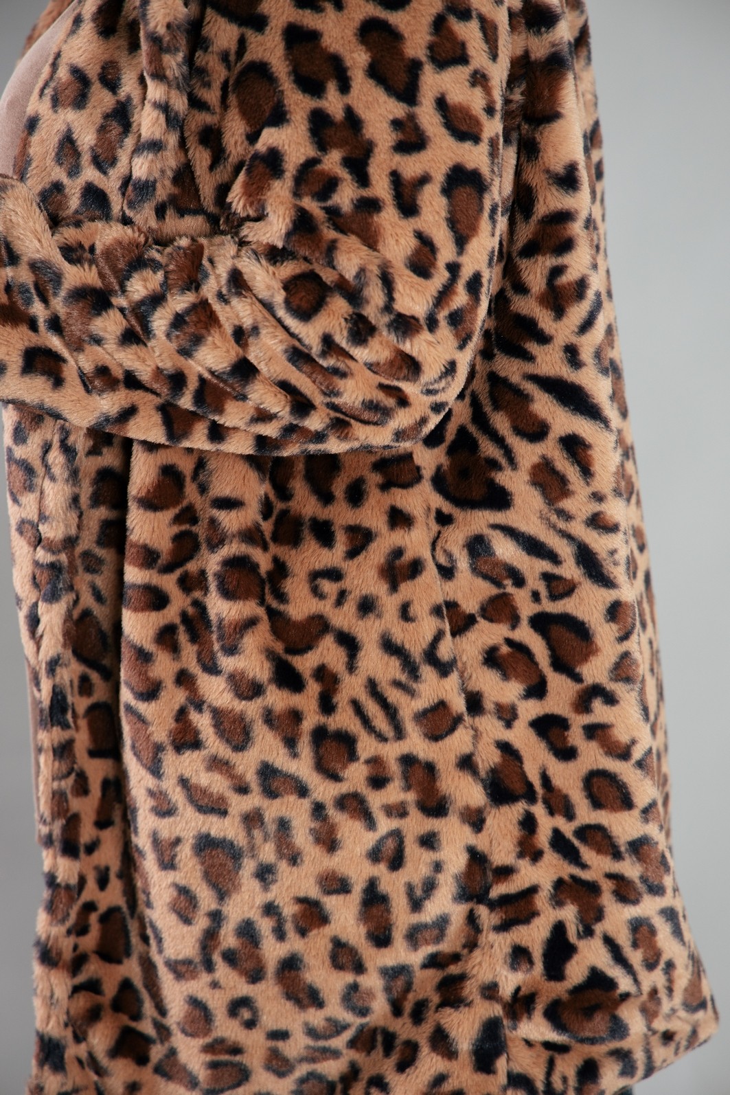 CASACO PELÚCIA ONCINHA COMPRIDO CASACO PELÚCIA ONCINHA COMPRIDO