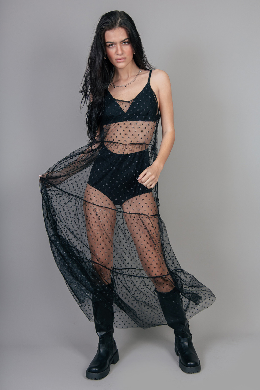 VESTIDO DE ALCINHA EM TULE PRETO COM ESTRELINHAS PEQUENAS VESTIDO DE ALCINHA EM TULE PRETO COM ESTRELINHAS PEQUENAS